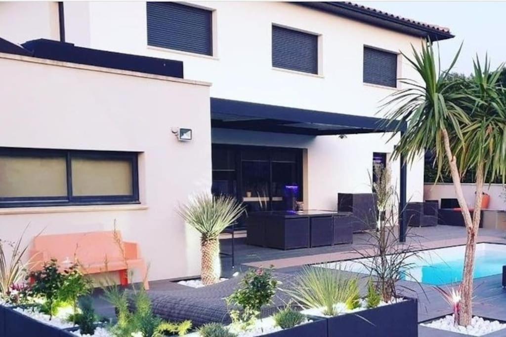 Maison De Vacances Contemporaine Avec Piscine Vila Vedène Exterior foto