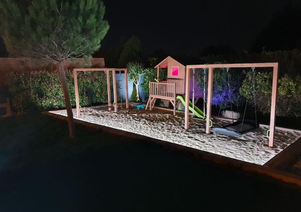 Maison De Vacances Contemporaine Avec Piscine Vila Vedène Exterior foto